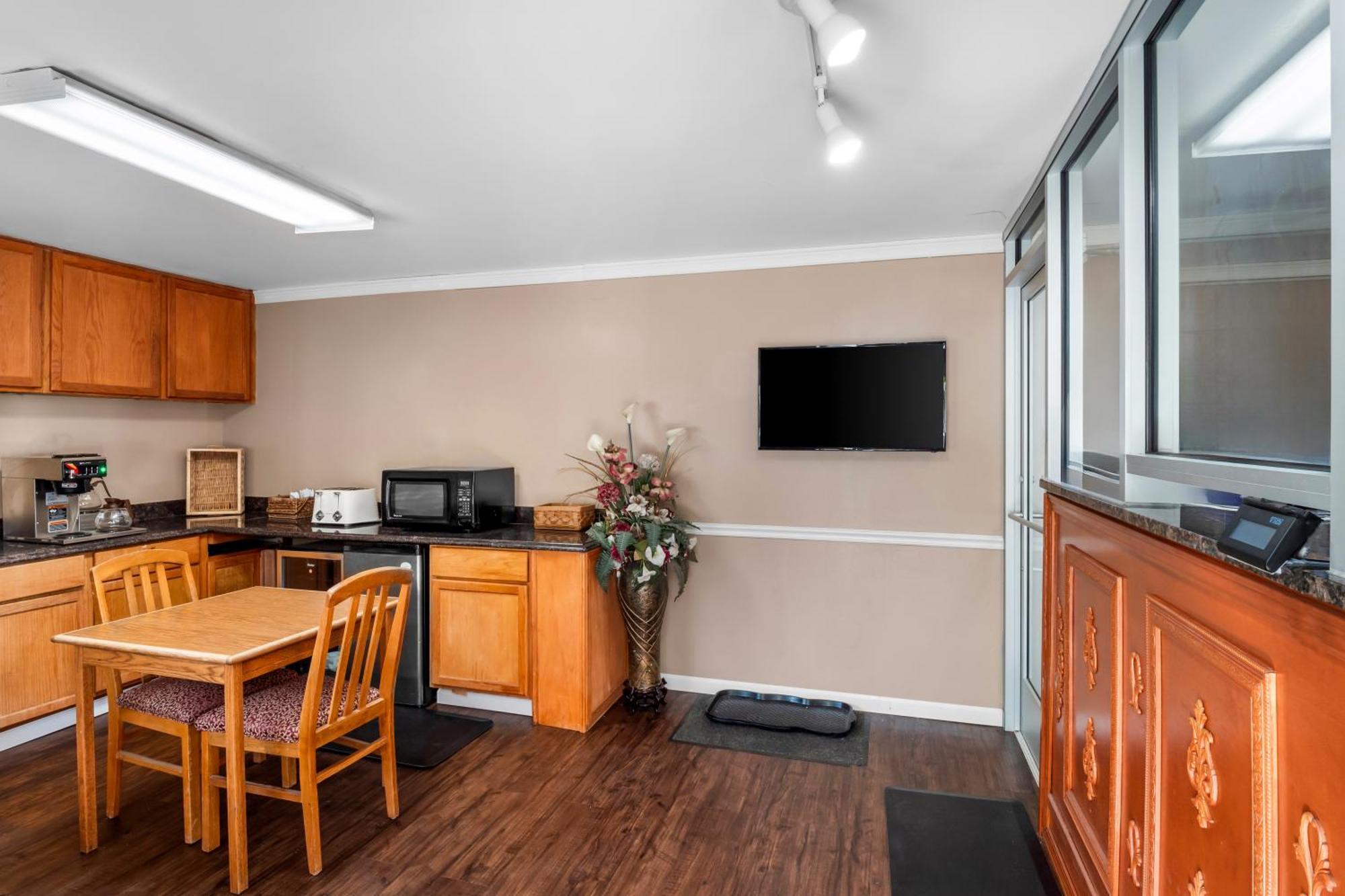 Americas Best Value Inn Jonesville/Hillsdale Экстерьер фото